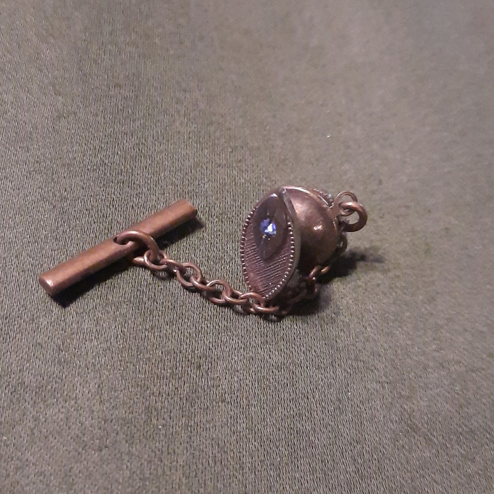 Tie pin